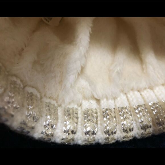 Beautiful hat by Cloie - Picture 2 of 2